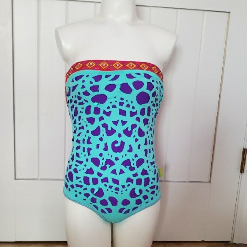 Mar de Rosas Purple   One Piece swimsuit.